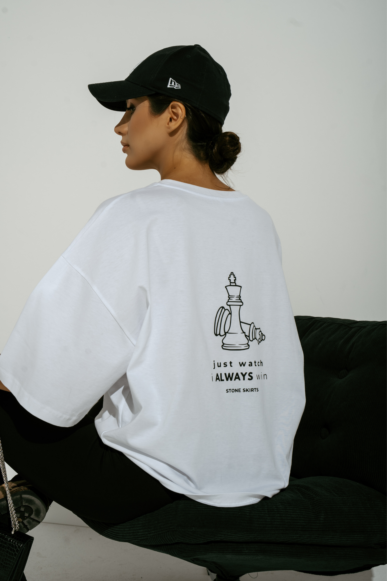 T-shirt Just Watch - biała