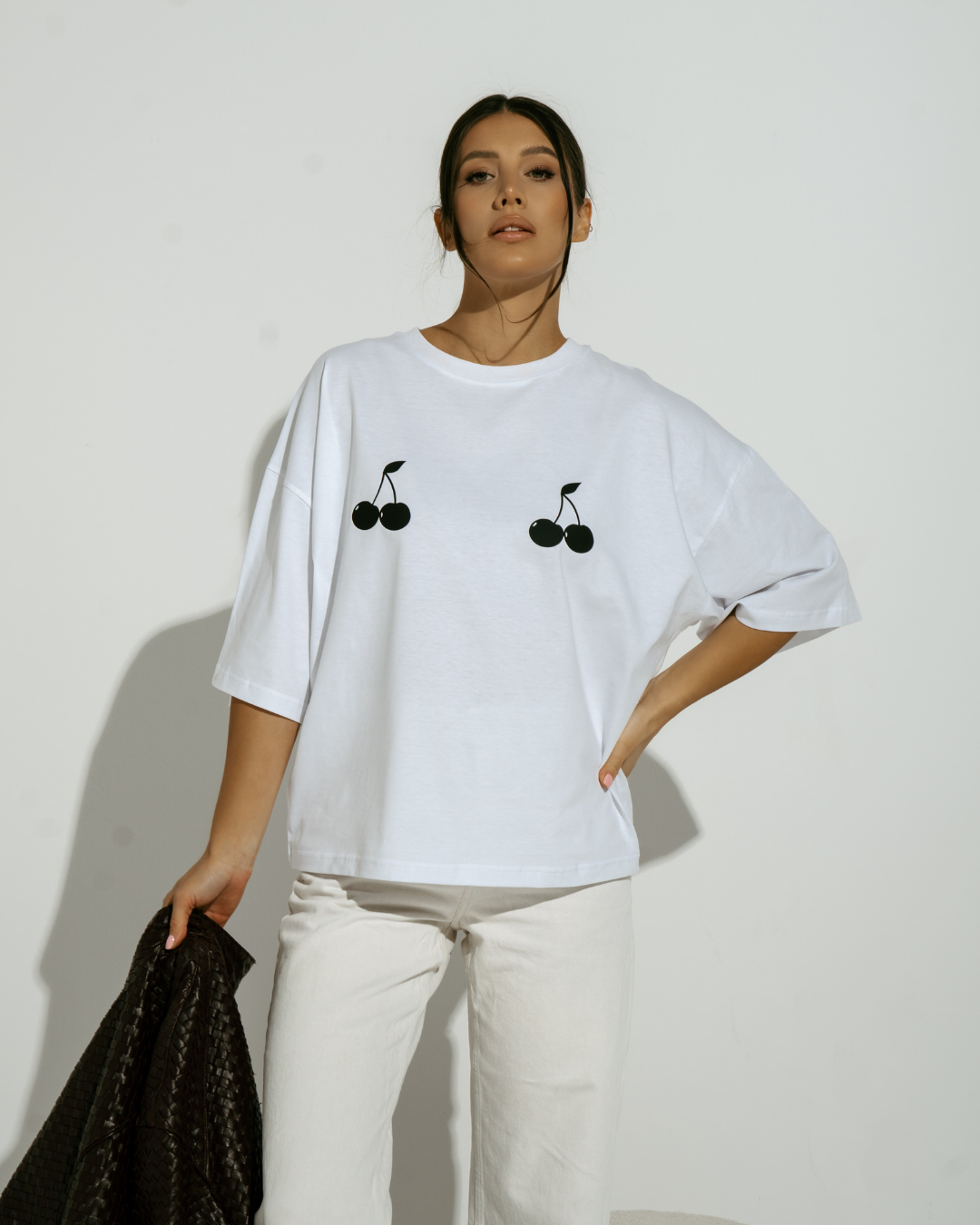 T-shirt Cherry - biała