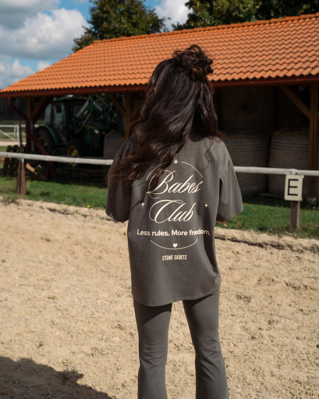 T-SHIRT BABES CLUB LONG KHAKI GREY
