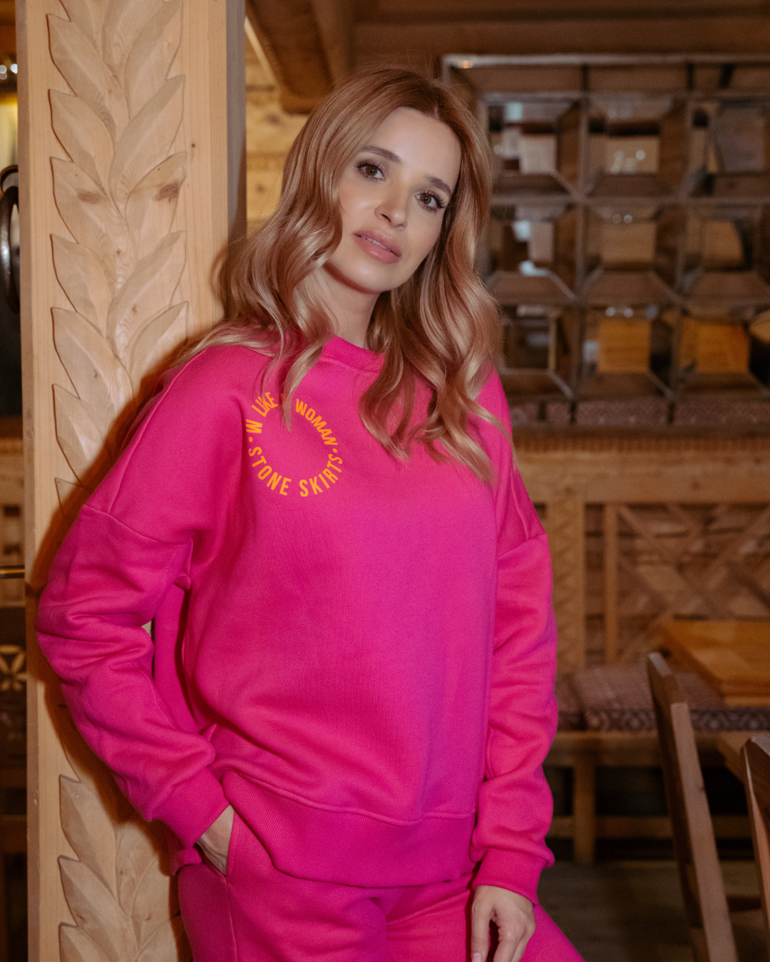 Damski komplet dresowy w kolorze fuksji z bluzą Like a Woman – Stone Skirts